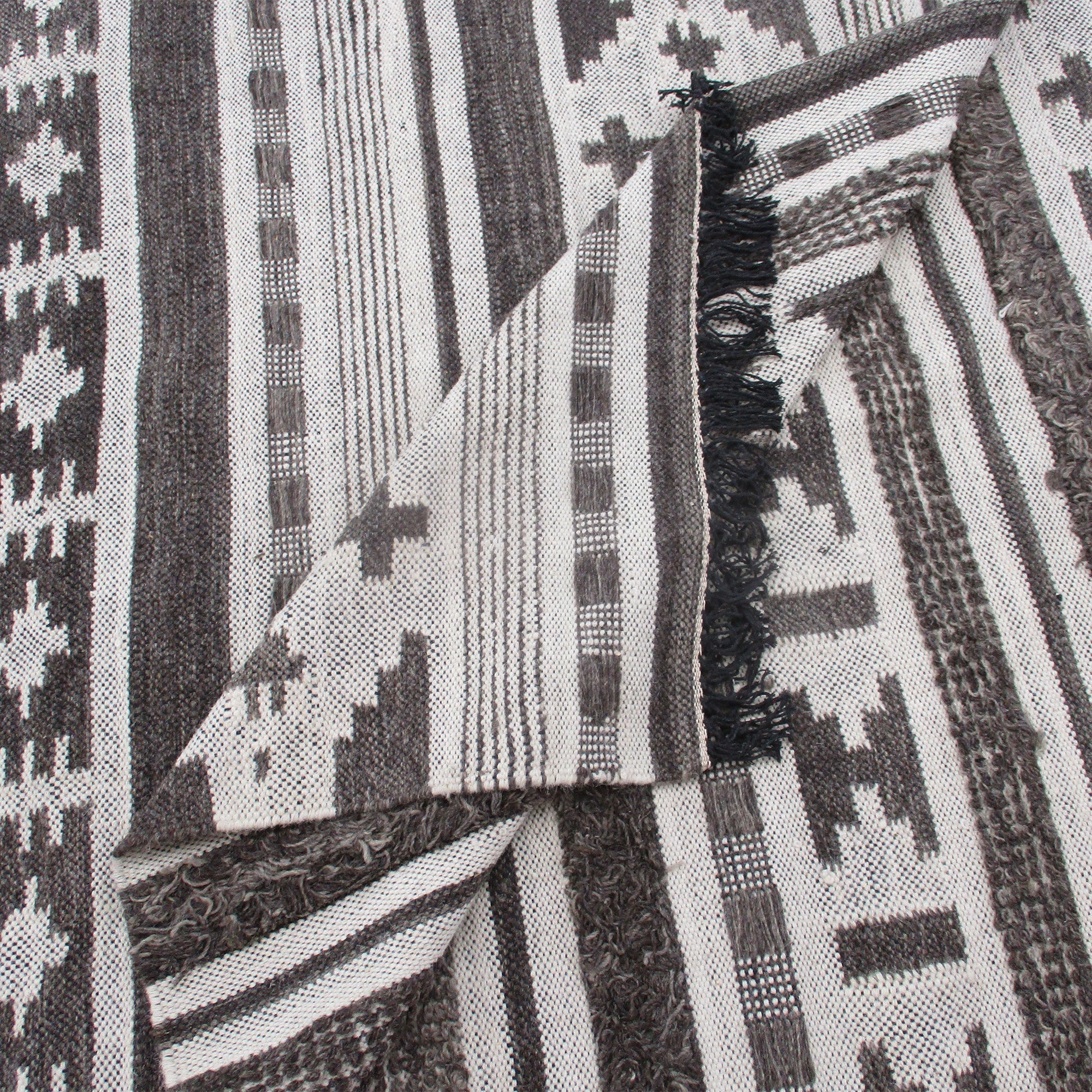Area Rug, Bedroom Rug, Living Room Rug, Living Area Rug, Indian Rug, Office Carpet, Office Rug, Shop Rug Online, Wool, Charcoal, Natural White, Pitloom, Cut And Loop, intricate