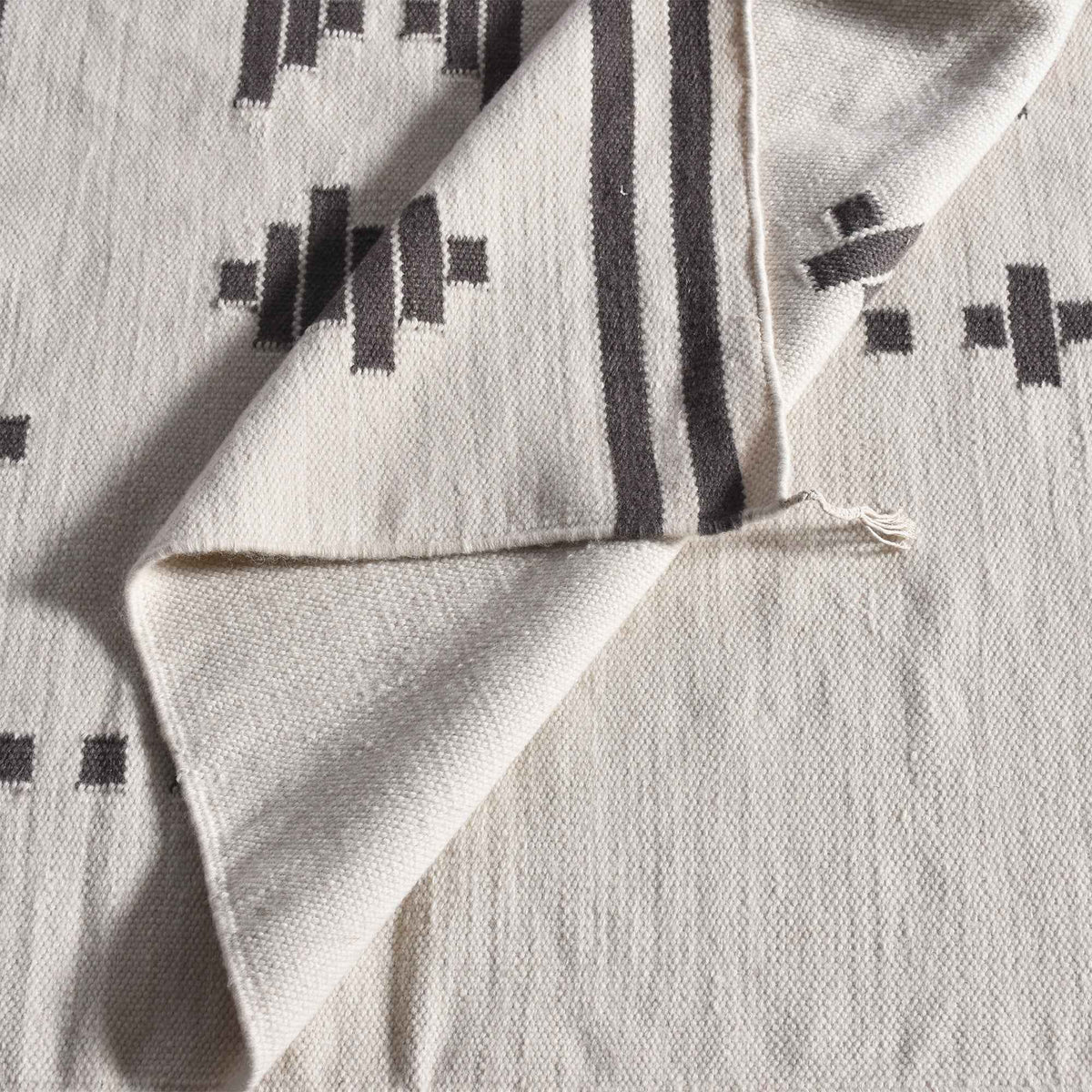 Monolith & Heart Decan Punja Kelim New Zealand Wool Rug, Natural White & Grey
