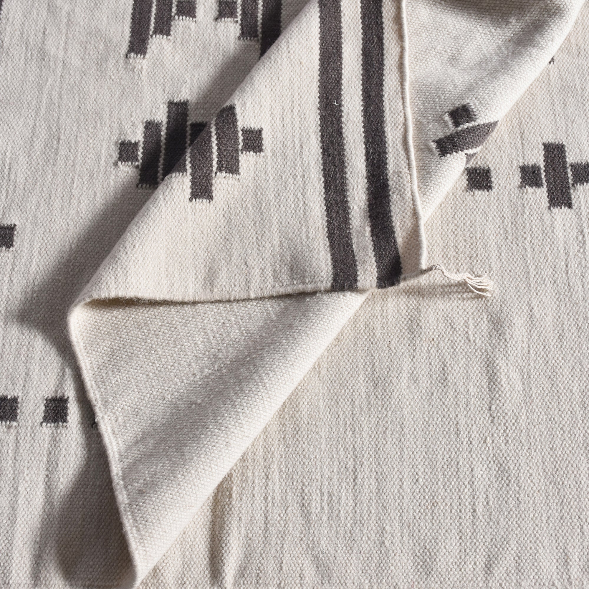 Area Rug, Bedroom Rug, Living Room Rug, Living Area Rug, Indian Rug, Office Carpet, Office Rug, Shop Rug Online, Nz Wool, Natural White, Grey, Punja, Flat Weave, geometric