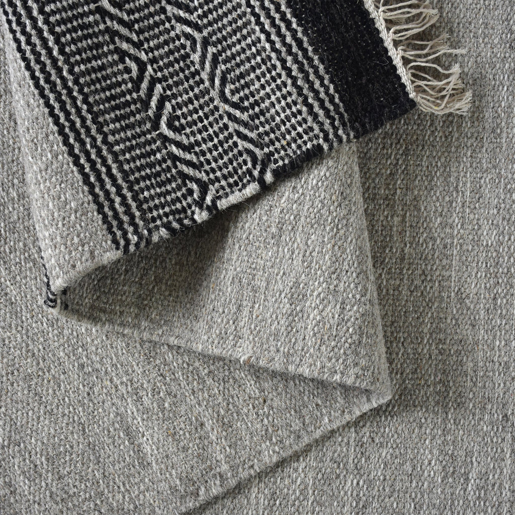 GAJAH RUG - GREY/ CHARCOAL - WOOL