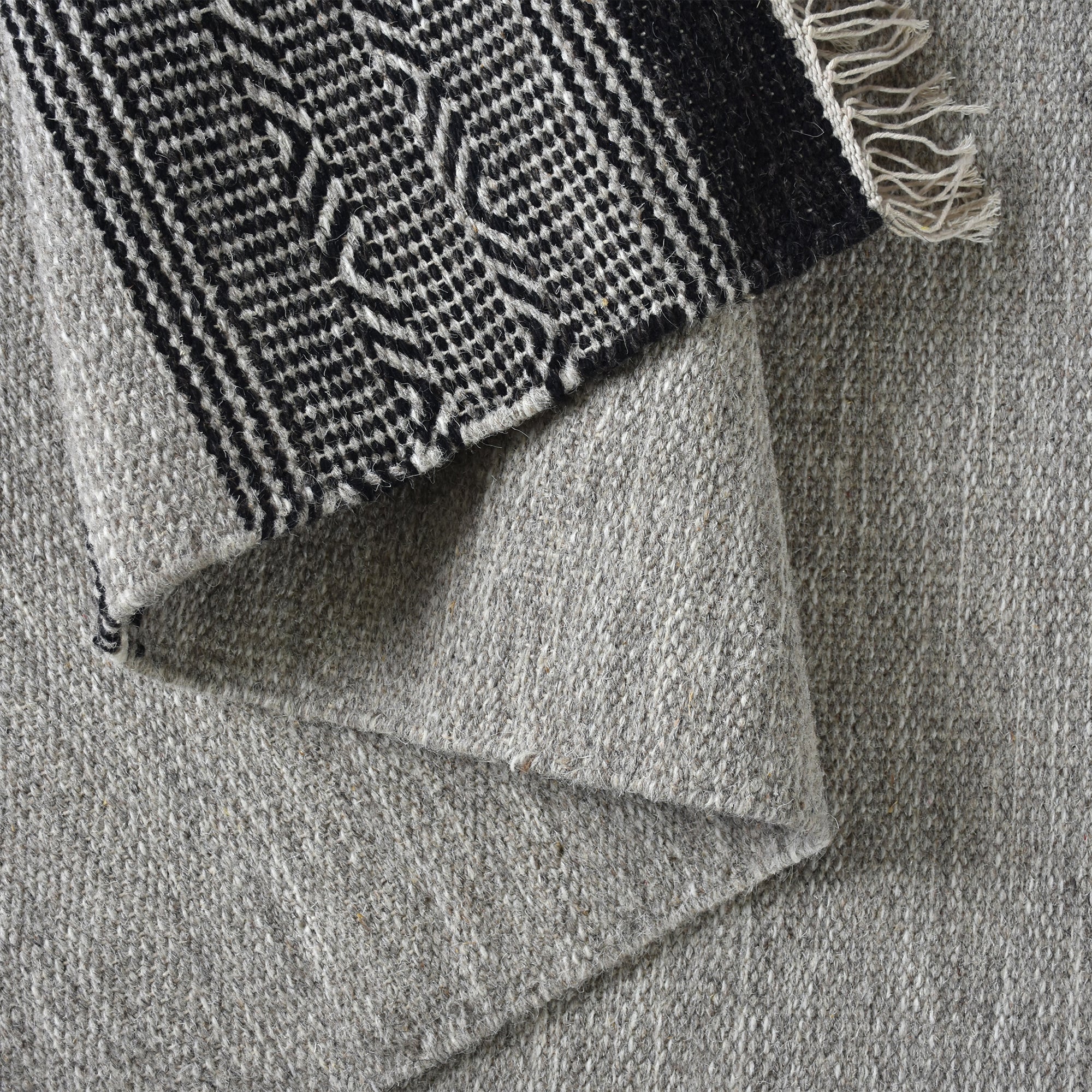GAJAH RUG - GREY/ CHARCOAL - WOOL