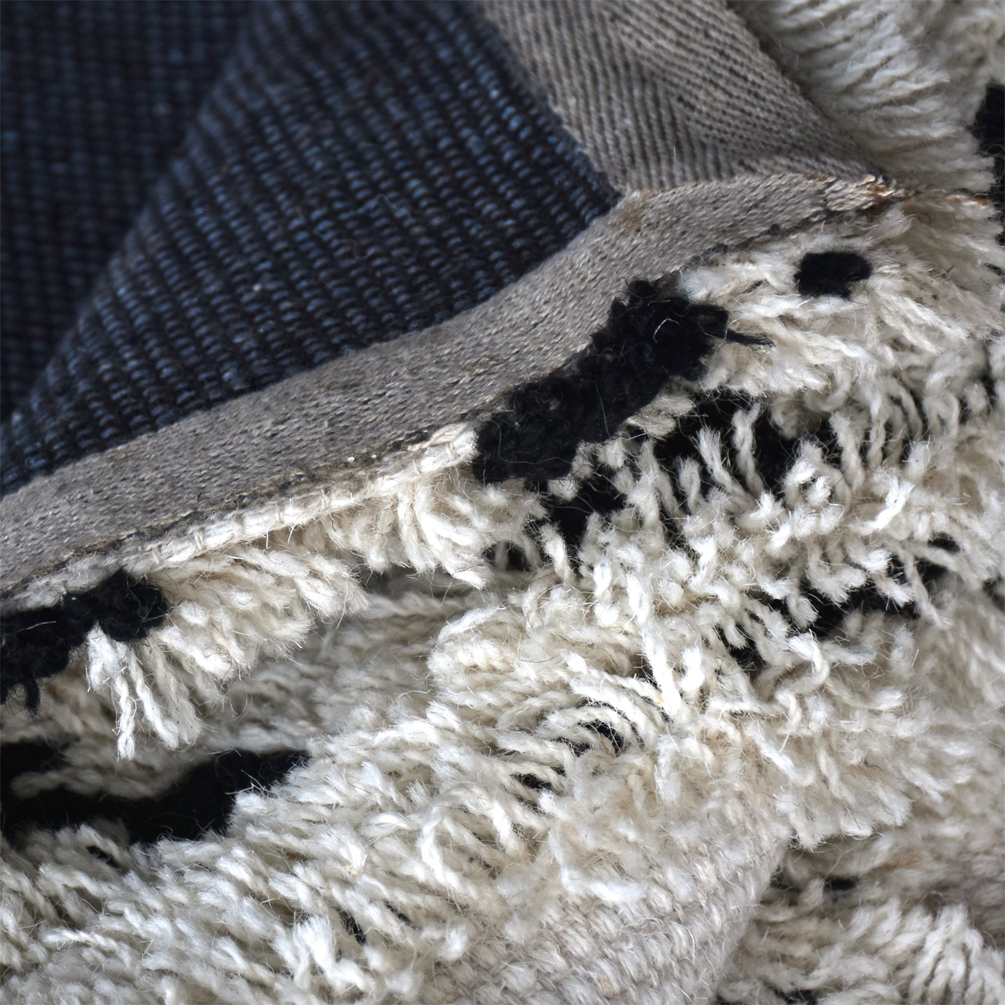Area Rug, Bedroom Rug, Living Room Rug, Living Area Rug, Indian Rug, Office Carpet, Office Rug, Shop Rug Online, Wool, Natural White, Charcoal, Diamond