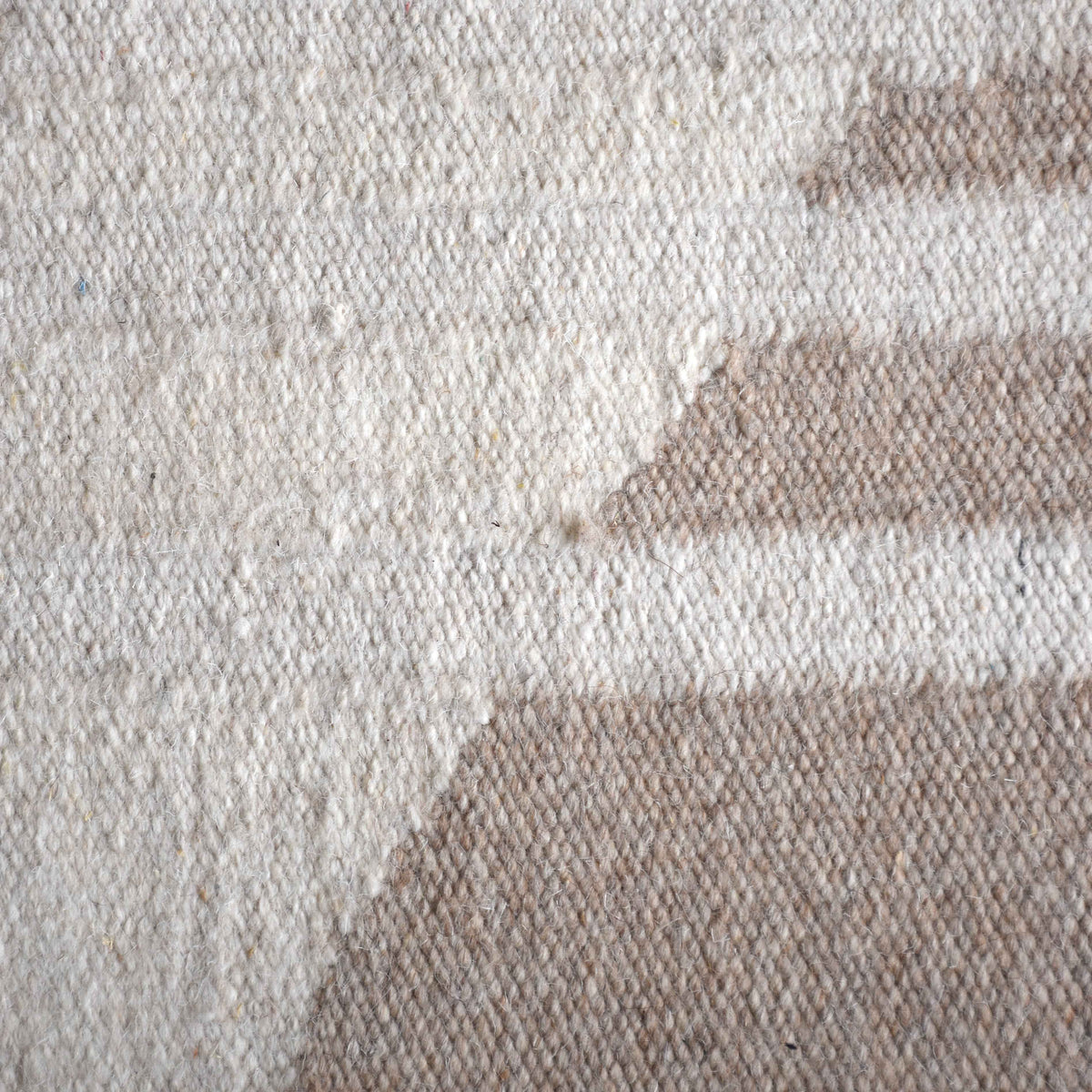 LARRABEE RUG - IVORY/BEIGE - HAND WOVEN - WOOL