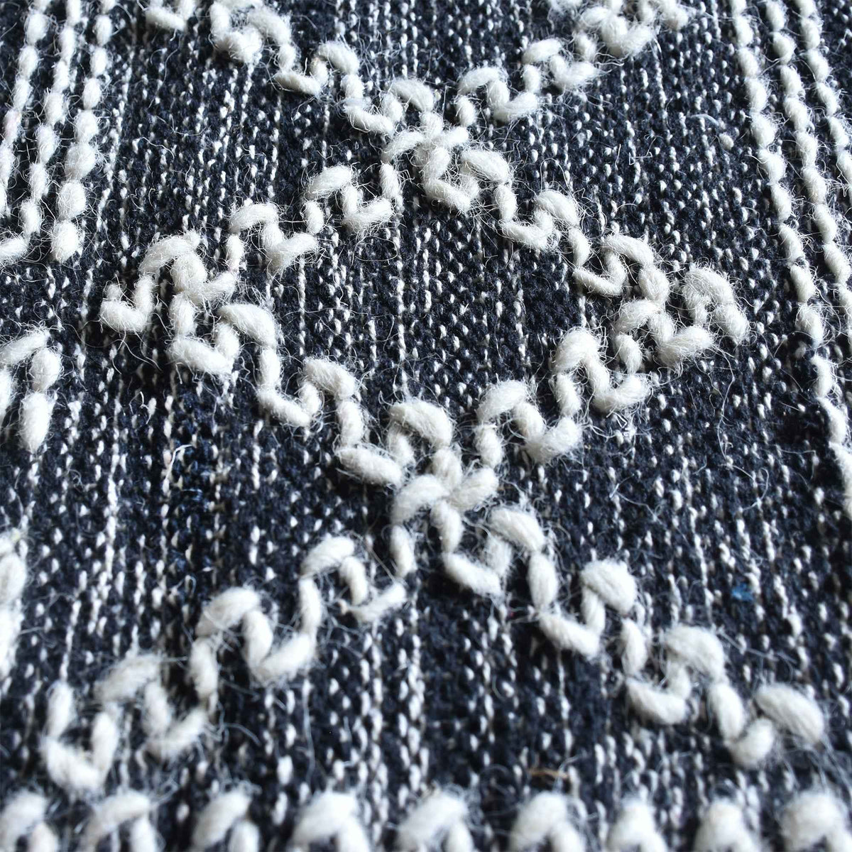 Monolith & Heart Mais-II Hand-Woven Wool & Cotton Rug, Charcoal & Natural White