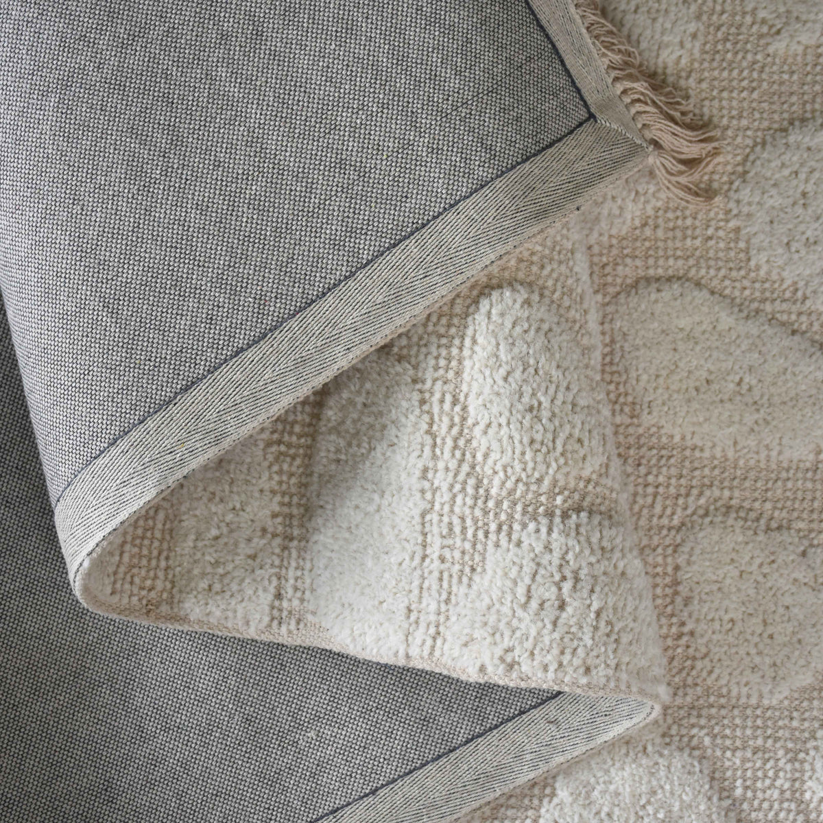 Monolith & Heart Marilyn-II Hand-Tufted Cotton & Wool Fringed Rug, Ivory