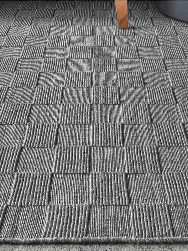 SAMPAN RUG - GREY - HAND WOVEN - PET